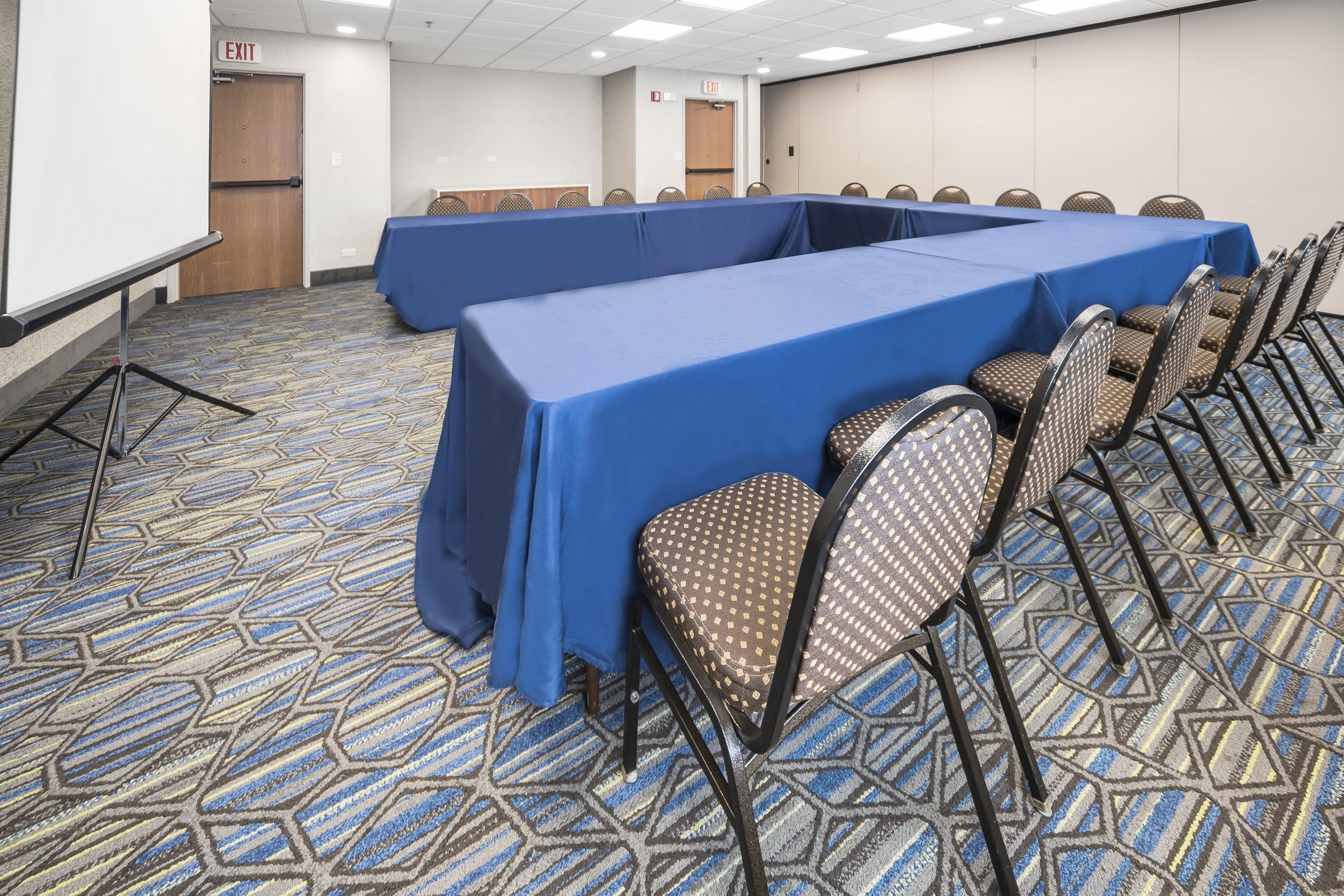 Holiday Inn Express Chicago Northwest-Vernon Hills By Ihg Εξωτερικό φωτογραφία