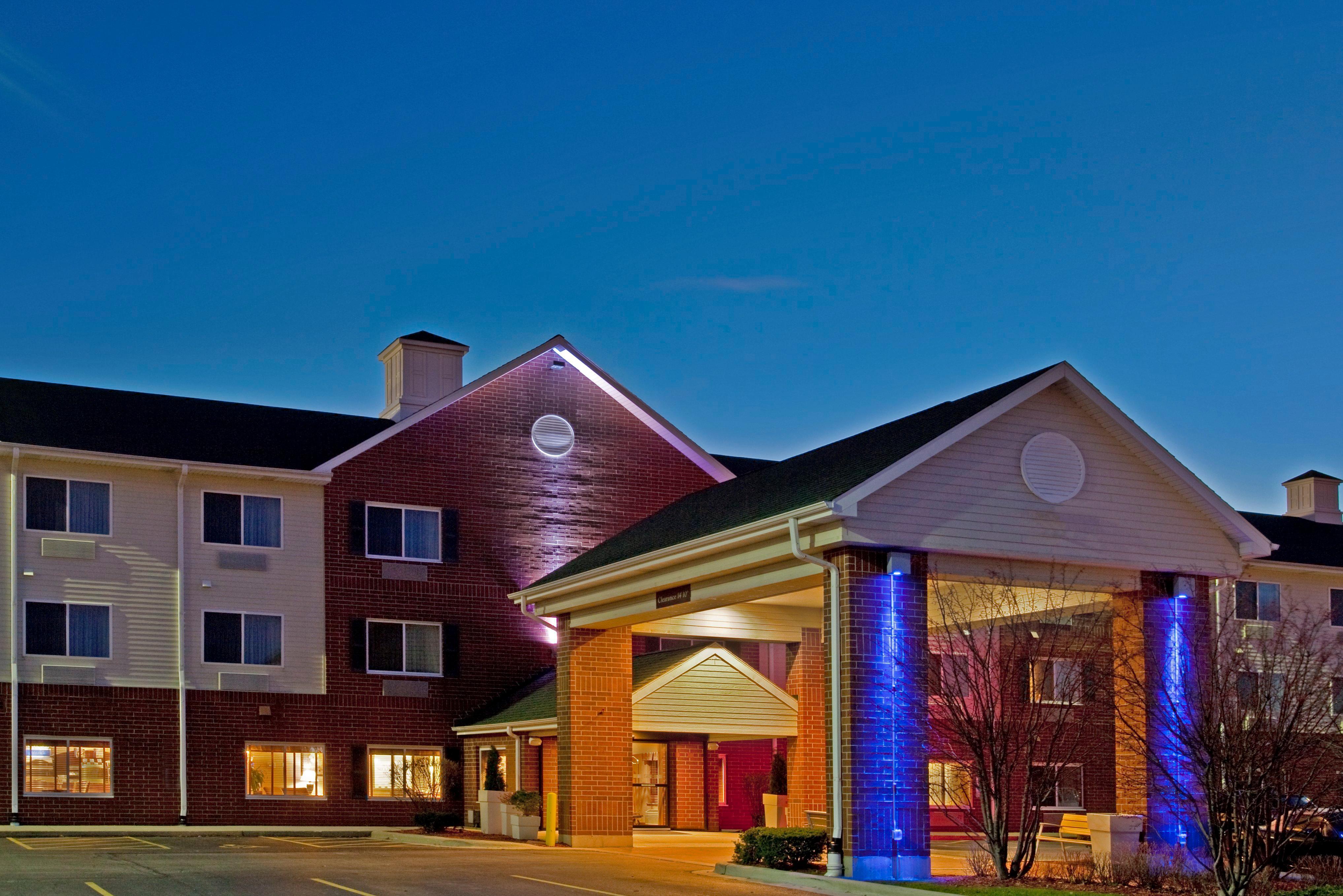 Holiday Inn Express Chicago Northwest-Vernon Hills By Ihg Εξωτερικό φωτογραφία