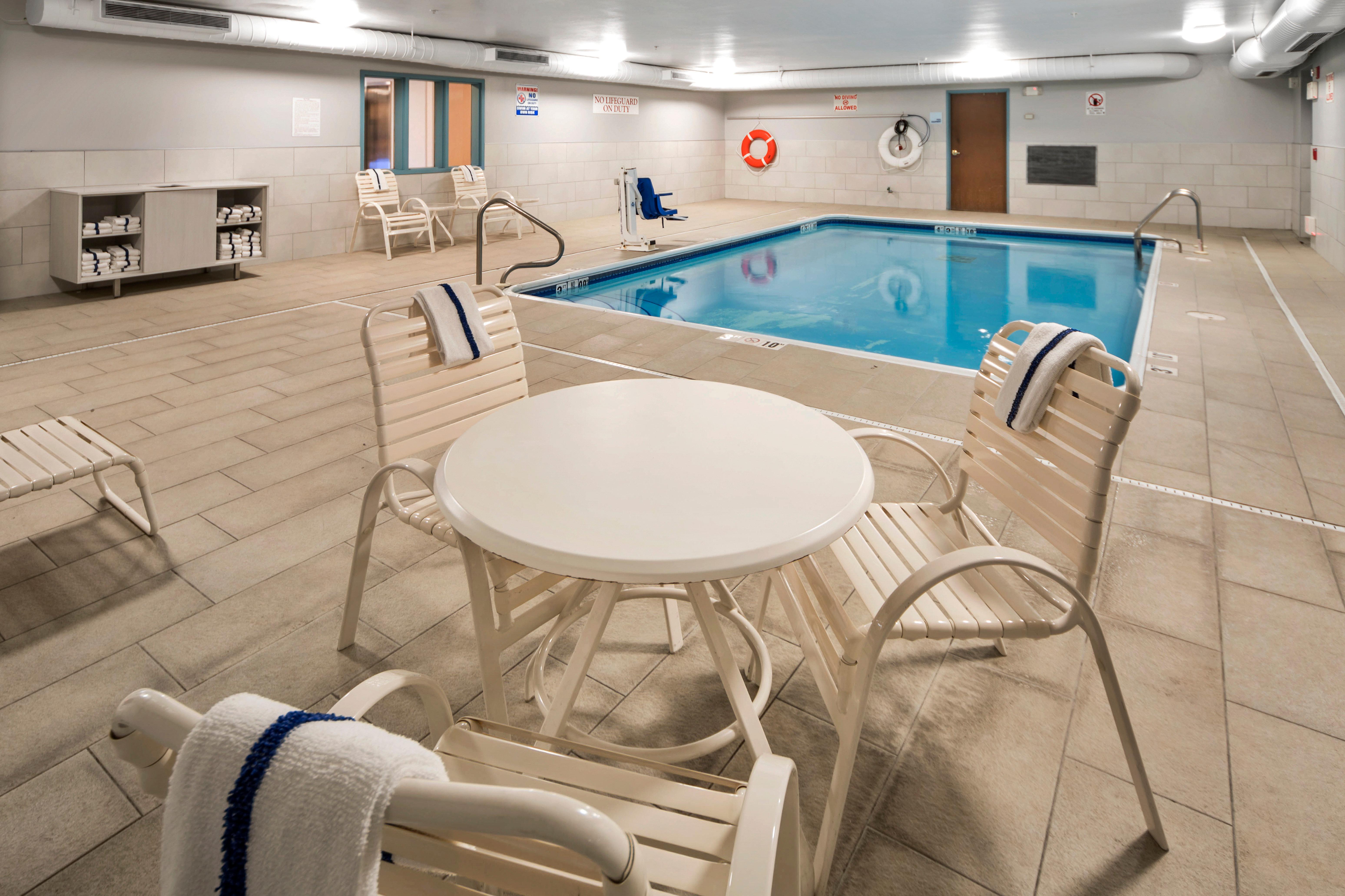 Holiday Inn Express Chicago Northwest-Vernon Hills By Ihg Εξωτερικό φωτογραφία