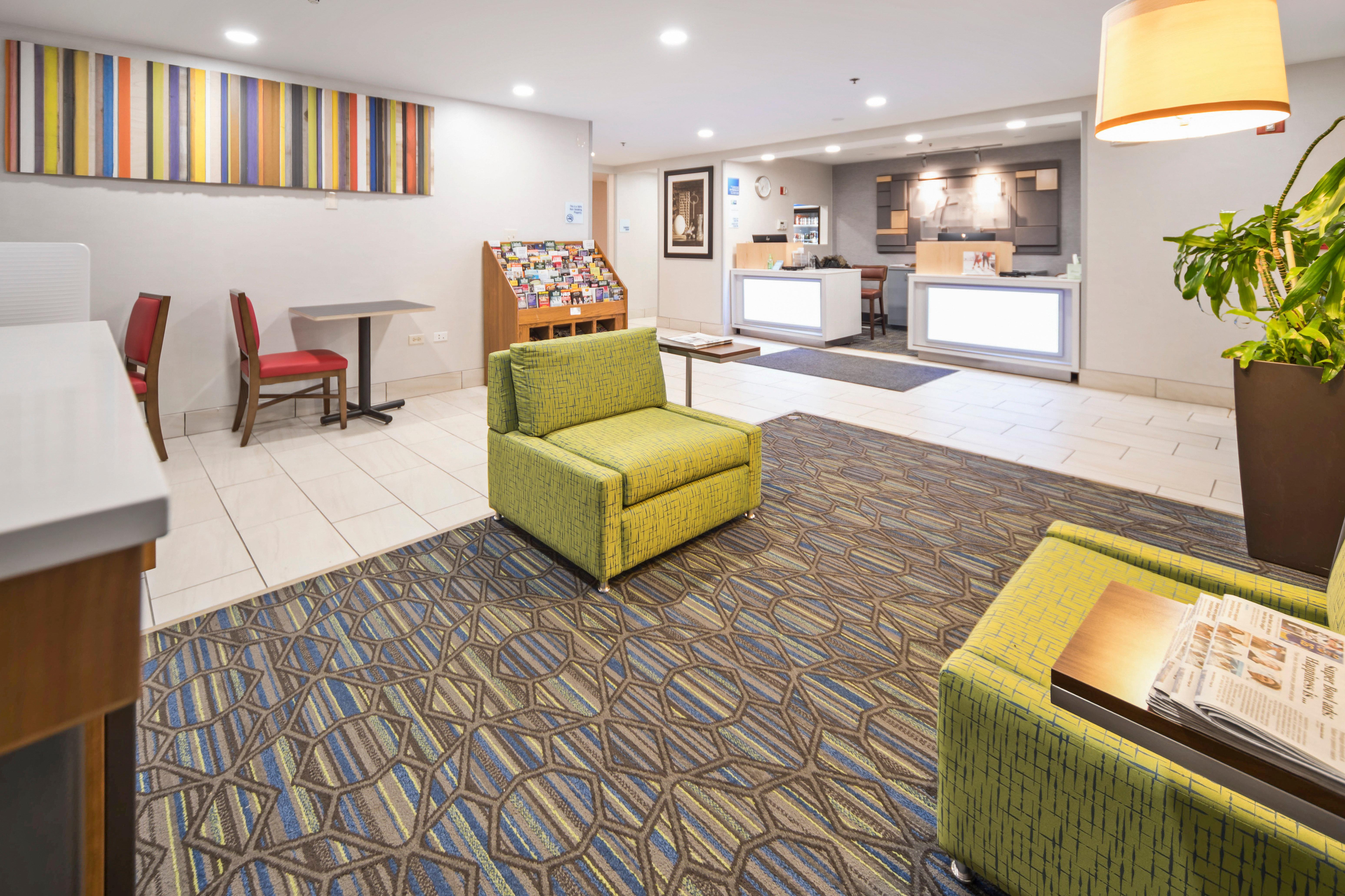 Holiday Inn Express Chicago Northwest-Vernon Hills By Ihg Εξωτερικό φωτογραφία