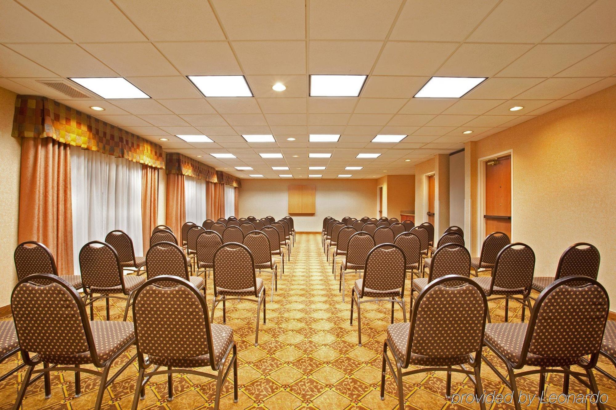 Holiday Inn Express Chicago Northwest-Vernon Hills By Ihg Ανέσεις φωτογραφία