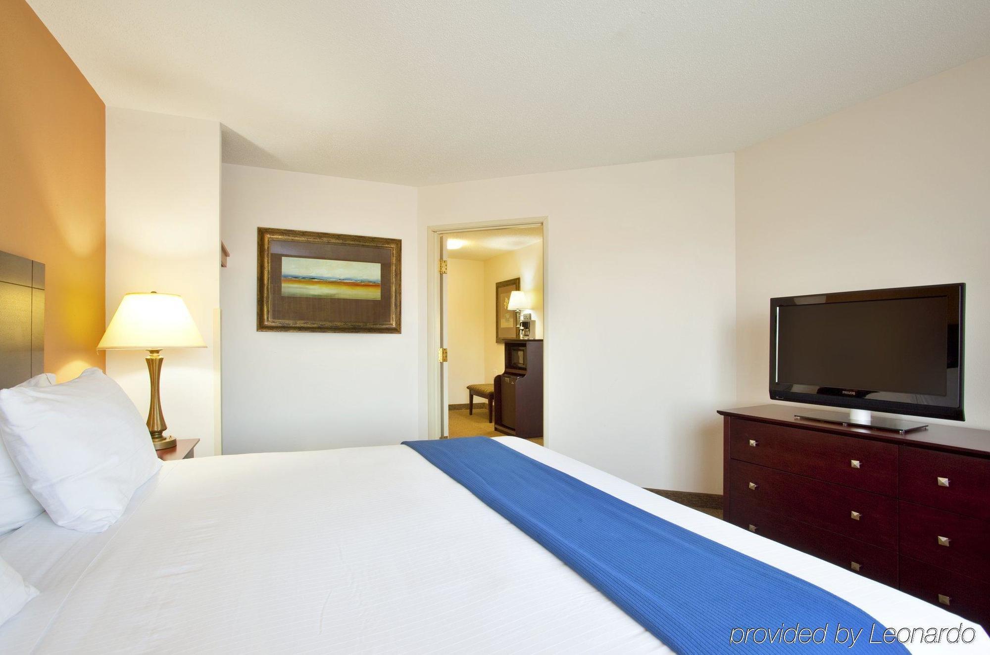 Holiday Inn Express Chicago Northwest-Vernon Hills By Ihg Δωμάτιο φωτογραφία