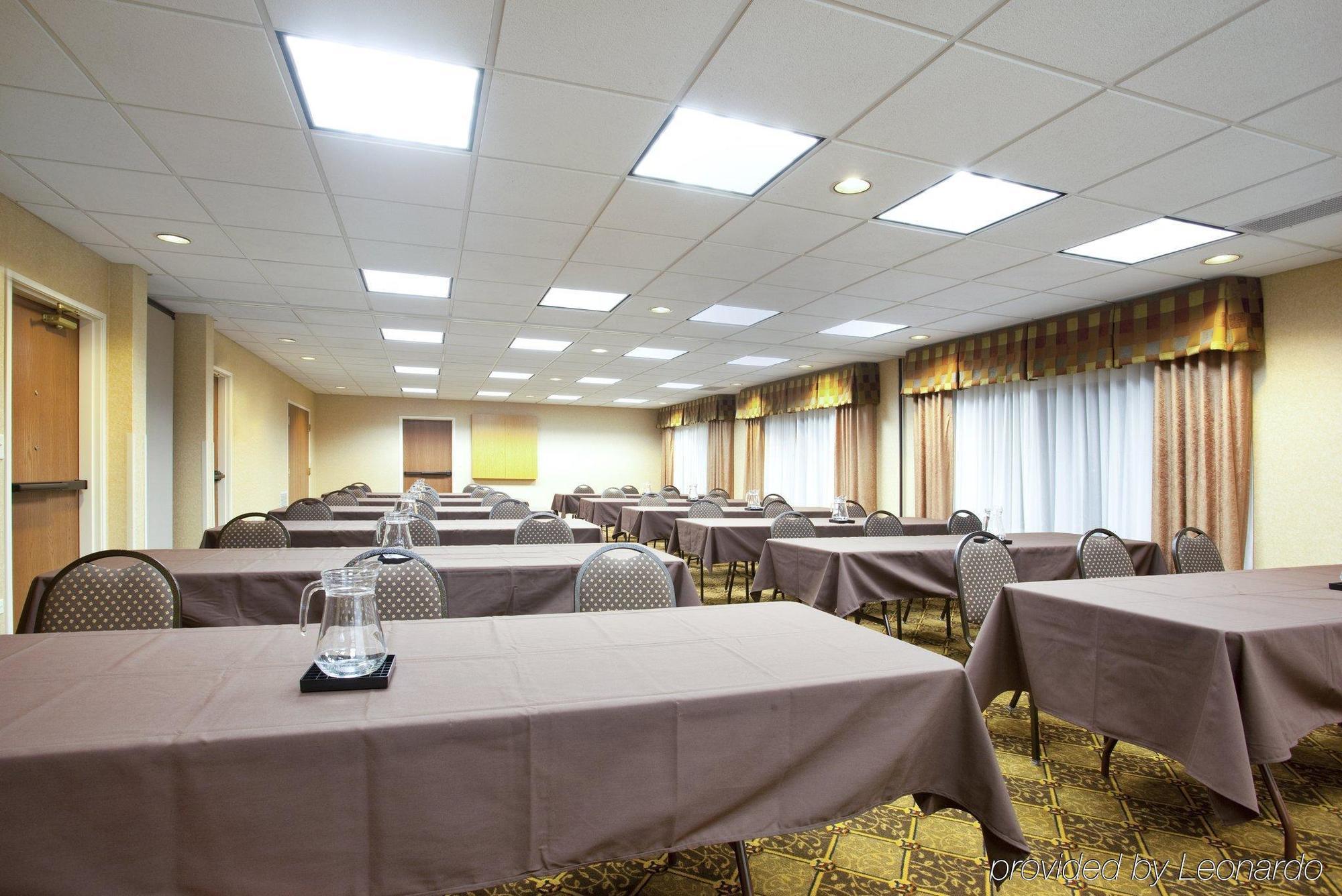 Holiday Inn Express Chicago Northwest-Vernon Hills By Ihg Ανέσεις φωτογραφία