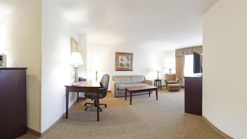 Holiday Inn Express Chicago Northwest-Vernon Hills By Ihg Εξωτερικό φωτογραφία