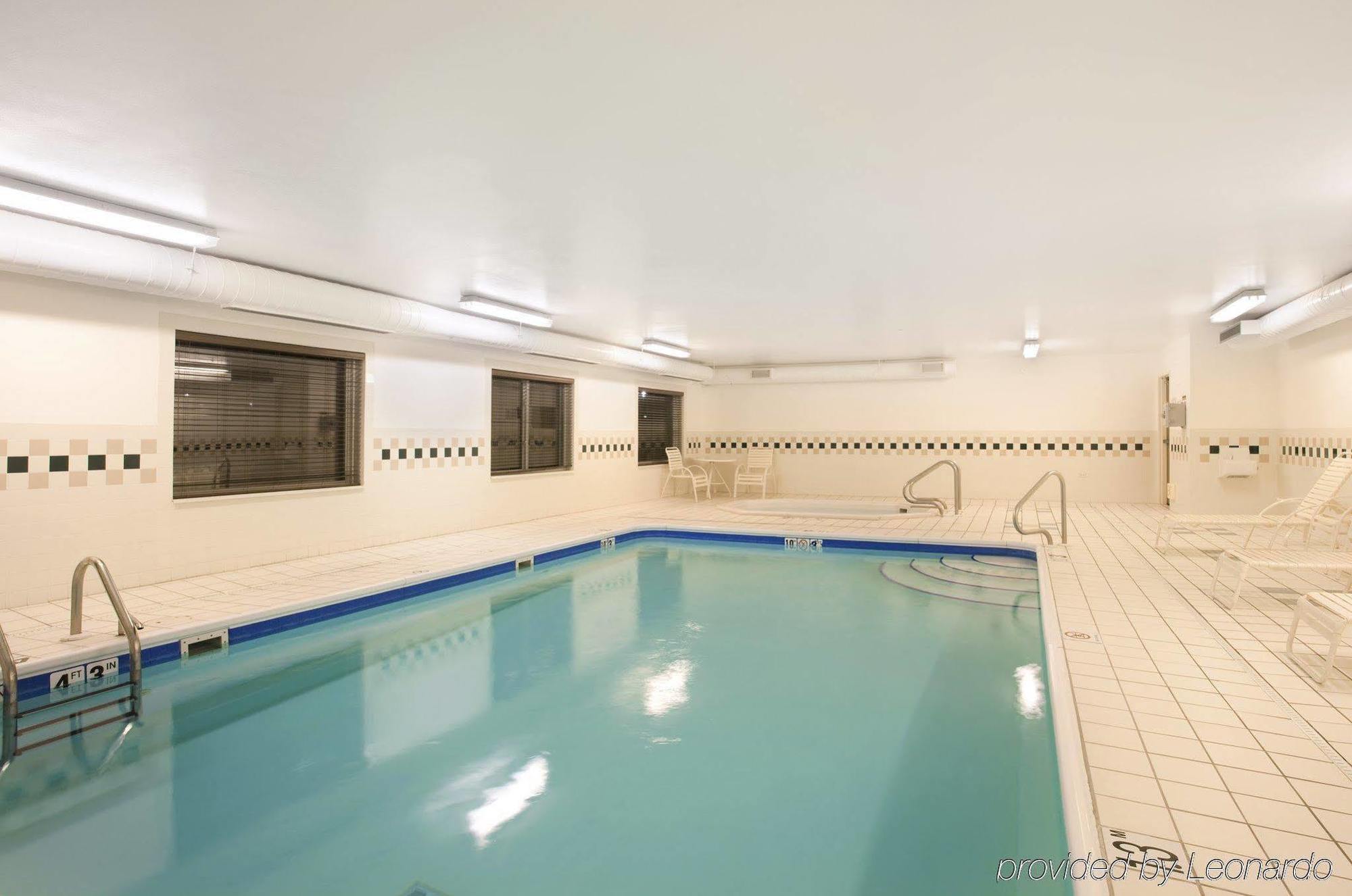 Holiday Inn Express Chicago Northwest-Vernon Hills By Ihg Εξωτερικό φωτογραφία