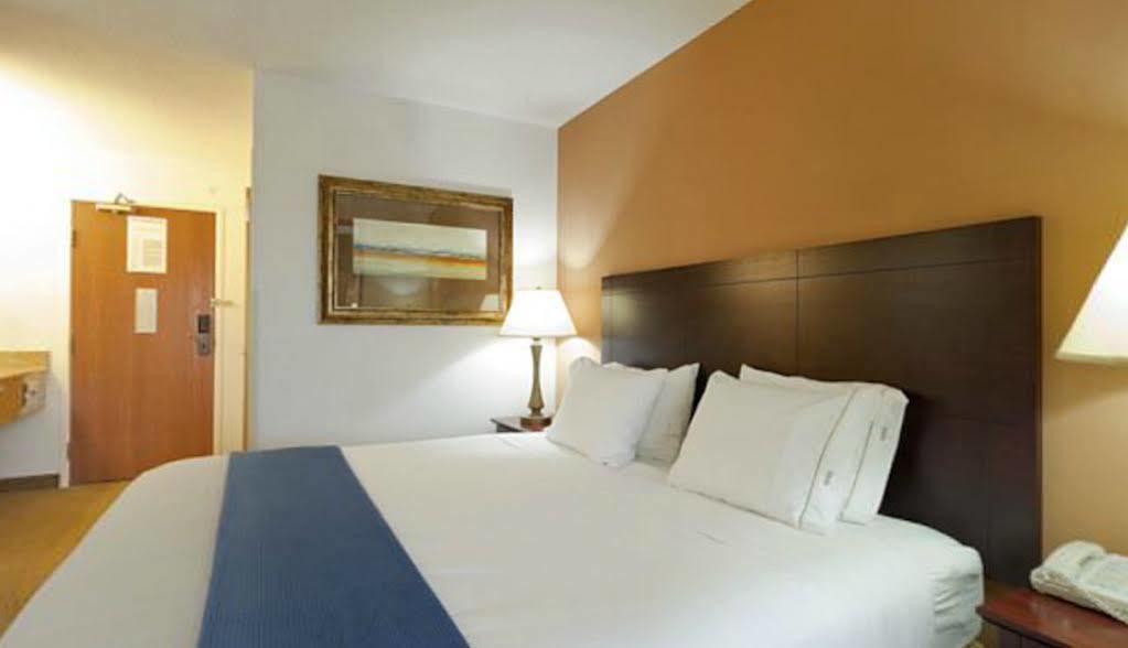 Holiday Inn Express Chicago Northwest-Vernon Hills By Ihg Εξωτερικό φωτογραφία