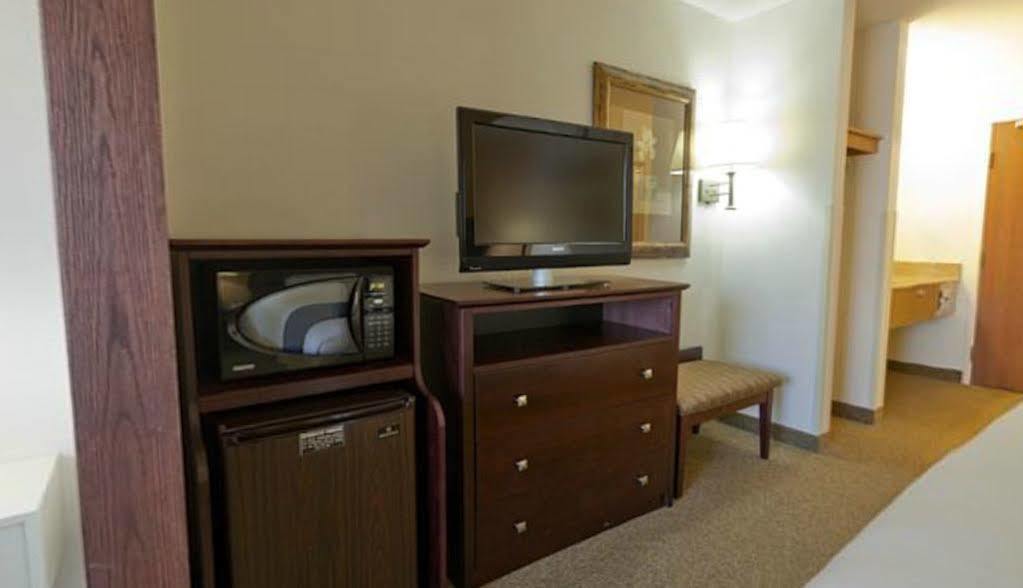 Holiday Inn Express Chicago Northwest-Vernon Hills By Ihg Εξωτερικό φωτογραφία